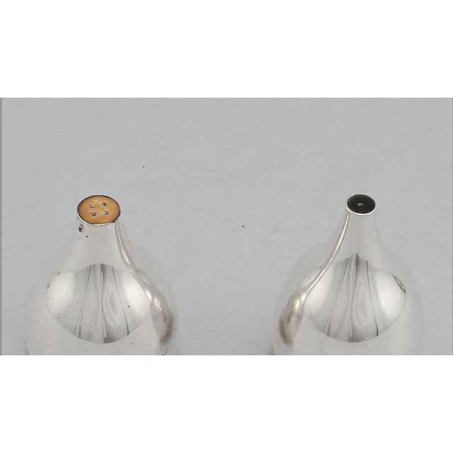Salt & pepper by Hans Hansen, solid silver, Denmark, 1967. Signed and dated on the underside of each room. Set of 2 Good...