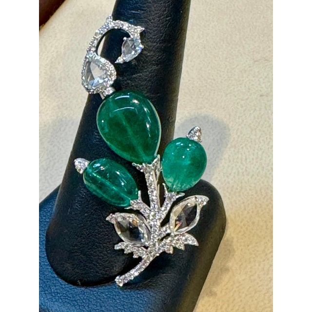 8.5 Ct Natural Oval Emerald Bead & 4 Ct Rose cut Diamond Brooch /Pin 18 Kt Gold For Sale - Image 9 of 18