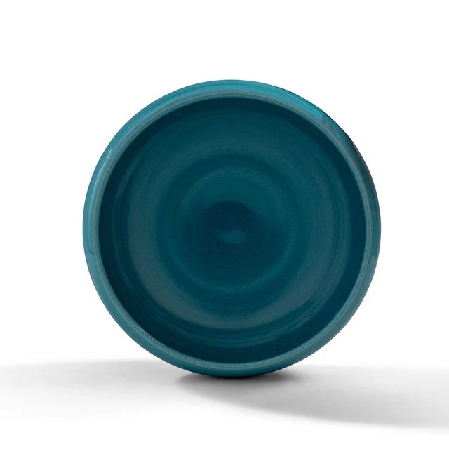 Lakewood is our transitional modern center basin which features a rich, translucent crackled turquoise glaze. The thick...