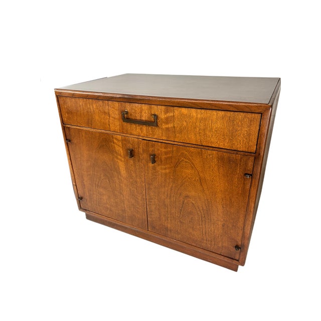 1970s Founders Jack Cartwright Inspired Walnut Nightstands, 2 Pieces For Sale In Philadelphia - Image 6 of 6