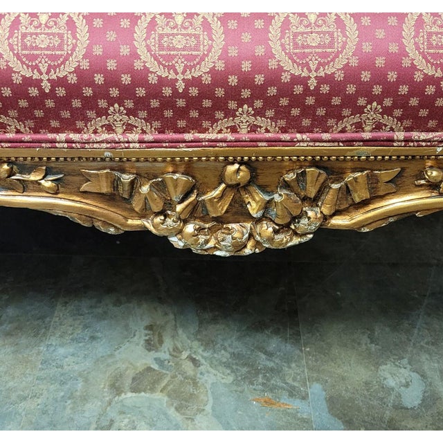 French Louis XV Style Giltwood Carved Settee With Original Damask Upholstery, Mid-20th Century For Sale In Raleigh - Image 6 of 12