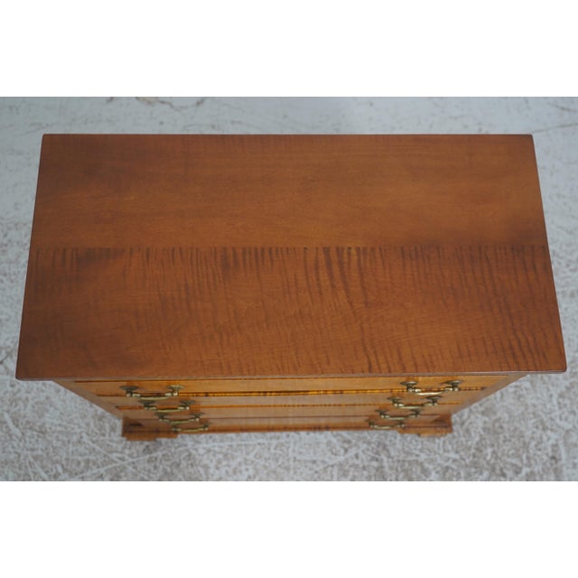 Vintage Bench Made Tiger Maple 4 Drawer Bachelor Chest For Sale In Philadelphia - Image 6 of 16