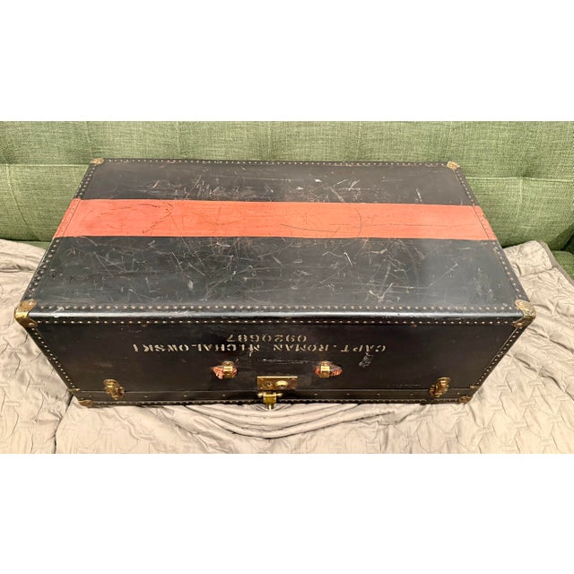 Rare 1950s Vintage Yale Military Field Trunk Nyc Original Name and Stenciling For Sale - Image 9 of 12