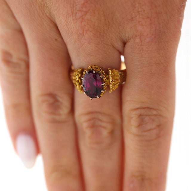 Red Vintage Oval Rodolite Garnet Victorian Revival in 18k Yellow Gold Solitaire Ring, Size 10.5 For Sale - Image 8 of 17