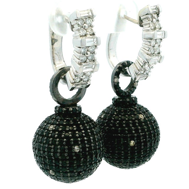 Contemporary Convertible 5 Carat Black and White Diamond 18k Gold Ball Earrings, Pair For Sale - Image 3 of 18