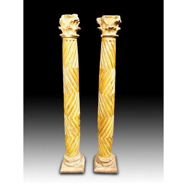 17th century wooden columns Beautiful 17th century columns carved in wood with a geometric drawing of 65 cm tall. This...