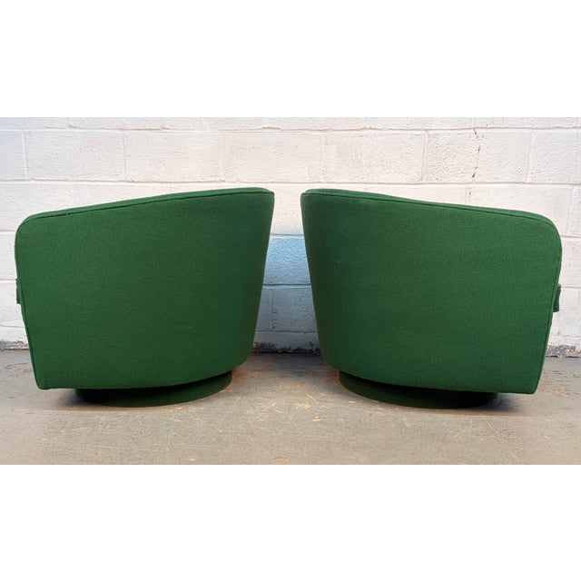 Mid 20th Century Pair of Vintage Green Barrel Back Swivel Lounge Chairs For Sale - Image 5 of 11