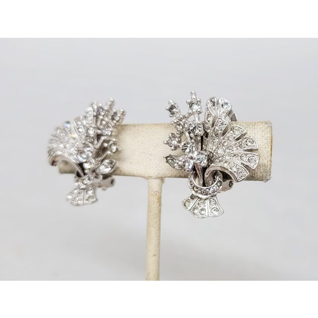 1950s Vintage 1950s Signed Pennino Rhodium Plated Clear Rhinestone Floral Spray Clip Earrings - 2 Pieces For Sale - Image 5 of 8