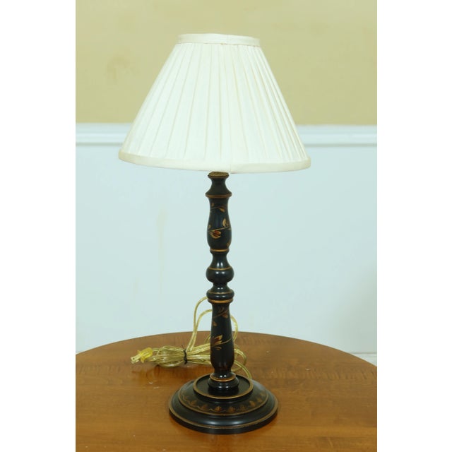 Arrowsmith Paint Decorated Toleware Table Lamp For Sale In Philadelphia - Image 6 of 6