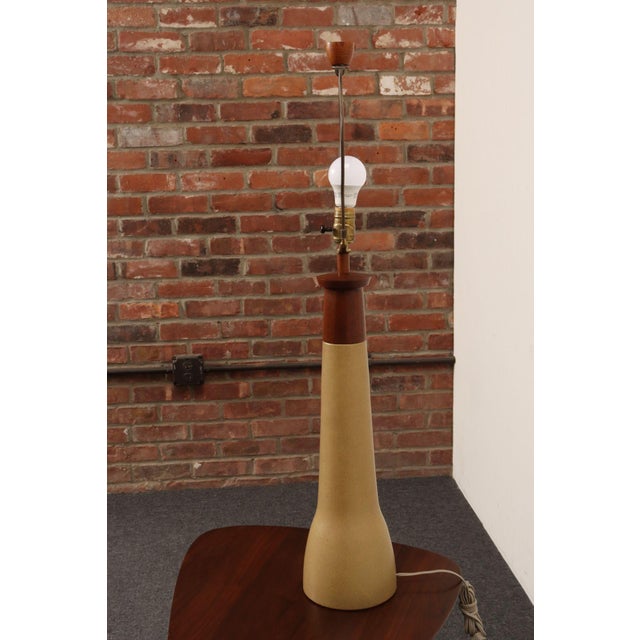 Wood Vintage Gordon and Jane Martz Ochre Stoneware and Walnut Table Lamp With Finial For Sale - Image 7 of 14