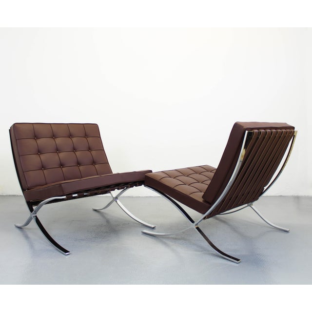 Mid-Century Modern Barcelona Chair in Brown Leather by Ludwig Mies Van Der Rohe for Knoll International For Sale - Image 3 of 14