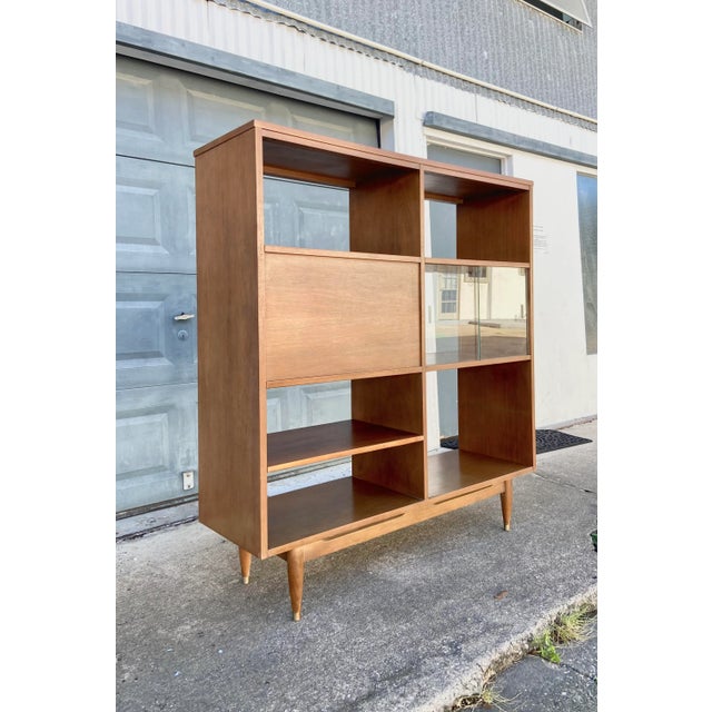 Brown Mid Century Two-Sided Bookcase Étagère and Room Divider With Glass Display Shelf For Sale - Image 8 of 12