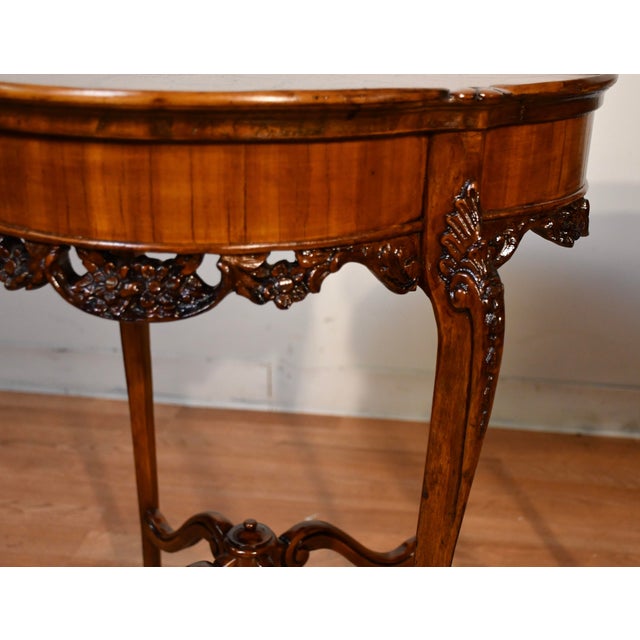 1920s Antique French Louis XV Satinwood Inlaid Pair of Side Tables / End Tables For Sale - Image 9 of 18