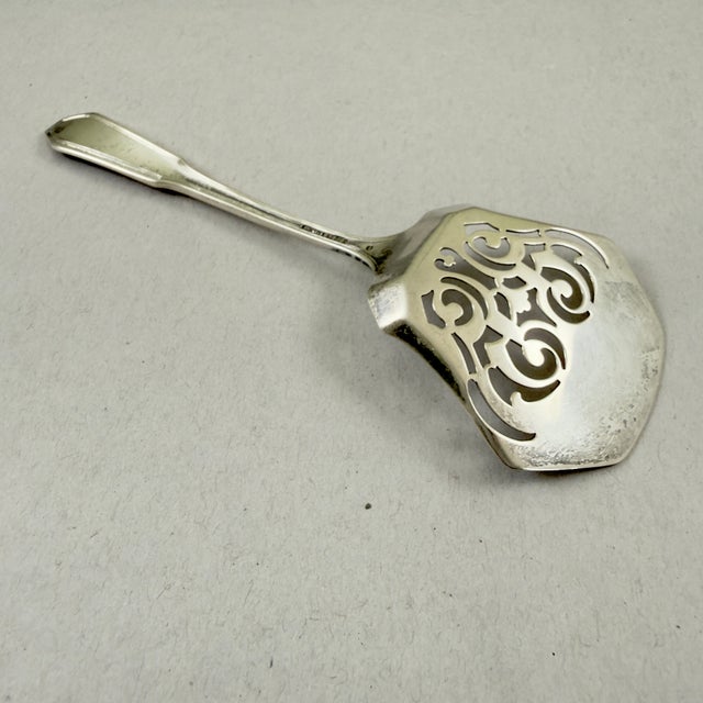 1913 Wallace Sterling Silver Somerset Pattern Tomato Server For Sale - Image 9 of 10