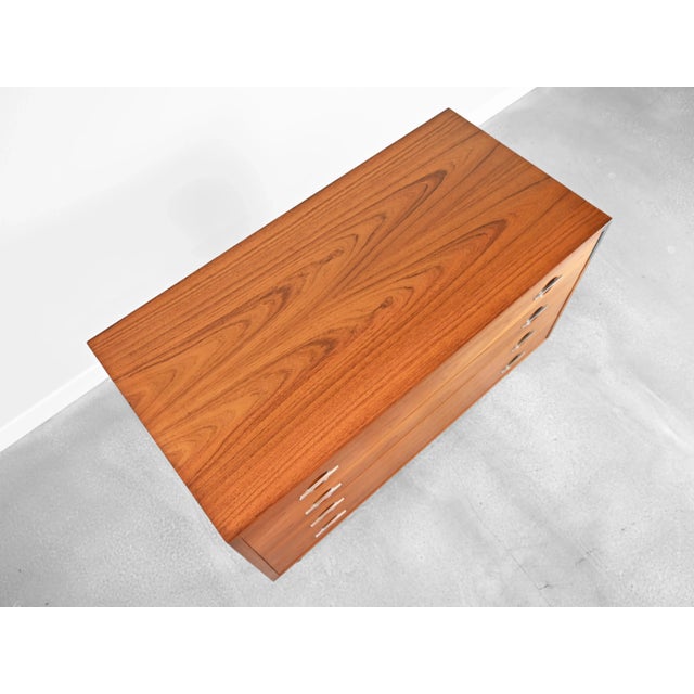 Hans Wegner Vintage 4-Drawer Chest of Drawers in Teak by Hans Wagner for Ry Möbler For Sale - Image 4 of 16