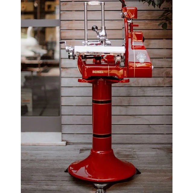 Model H9 Red Slicer, in Flawless conditions. Designed 1920 to 1949