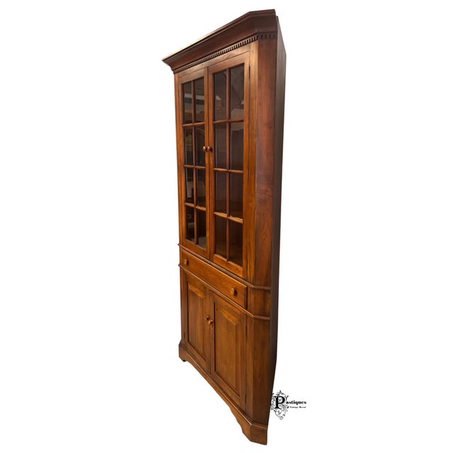 Late 20th Century Vintage Traditional American Style Mahogany Corner / Display Cabinet For Sale - Image 5 of 12