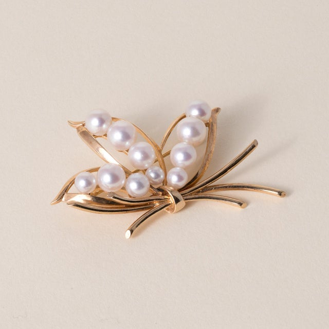 1970s Vintage Mikimoto Akoya Pearl Lotus Floral Brooch 14k Gold For Sale - Image 5 of 6