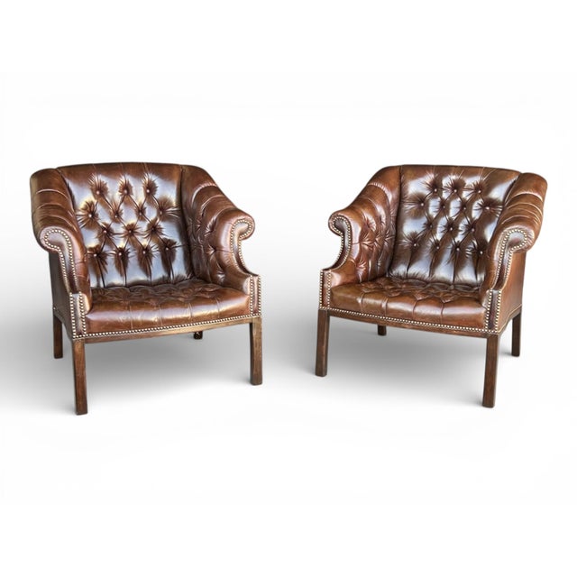 Chestnut 1960s Pair English Traditional Tufted Leather Club Chairs With Nailhead Trim For Sale - Image 8 of 15