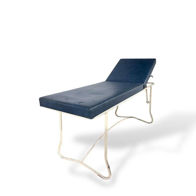 Mid-Century Modern Streamline Adjustable Chaise Lounge in Blue Vinyl and Chrome For Sale - Image 4 of 9
