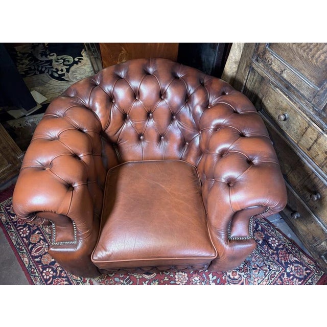 Vintage English Leather Chesterfield Tub Chair, 1980s, in Very Good conditions. Designed 1980 to 1989
