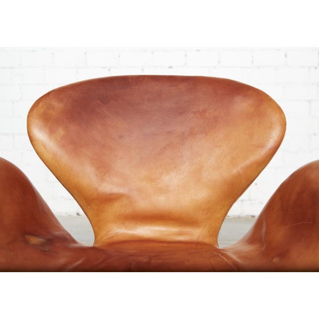 Swan Chair by Arne Jacobsen for Fritz Hansen, 2001 For Sale - Image 17 of 18
