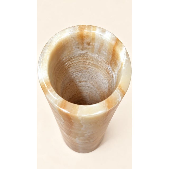 2000 - 2009 Cylindrical Vase in Natural Veined Onyx Semi-Precious Stone, 2000s For Sale - Image 5 of 6