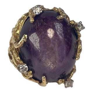 Mid-Century Brutalist-Style Purple Sapphire, 18k Yellow Gold and Diamond Ring, Size 7 - For Sale