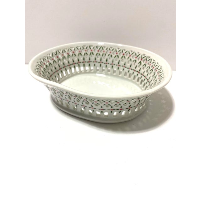 1980s Vintage Pierced Porcelain Lattice Soap Dish – Basketweave Vanity Dish, Cottage Bathroom Decor For Sale - Image 5 of 9