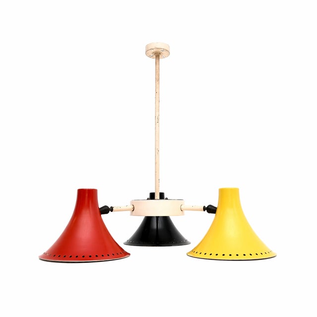 A very stylish and extremely well made vintage Italian tricolour chandelier, dating from the 1950-60’s. It has a striking...