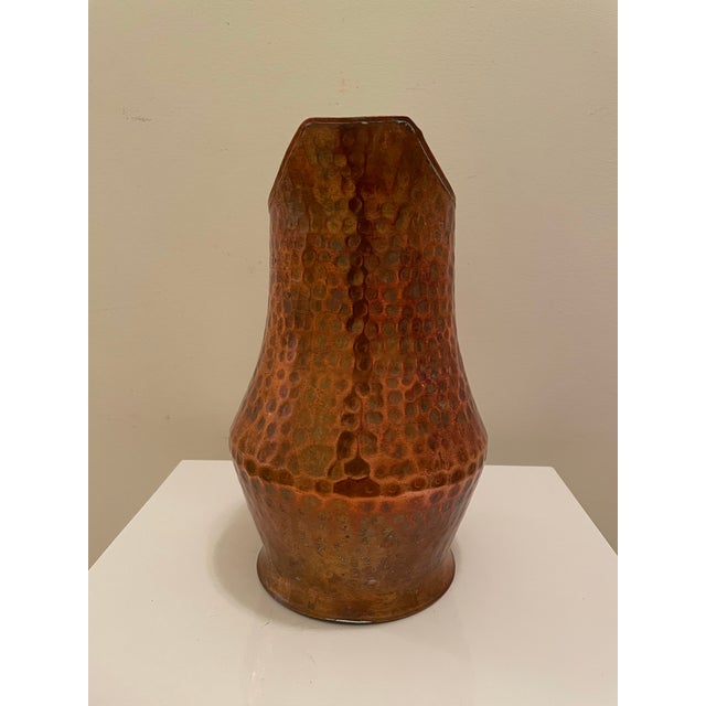 1960s Vintage Hammered Copper Pitcher With Brass Handle French Country Rustic Farmhouse 1960s For Sale - Image 5 of 8