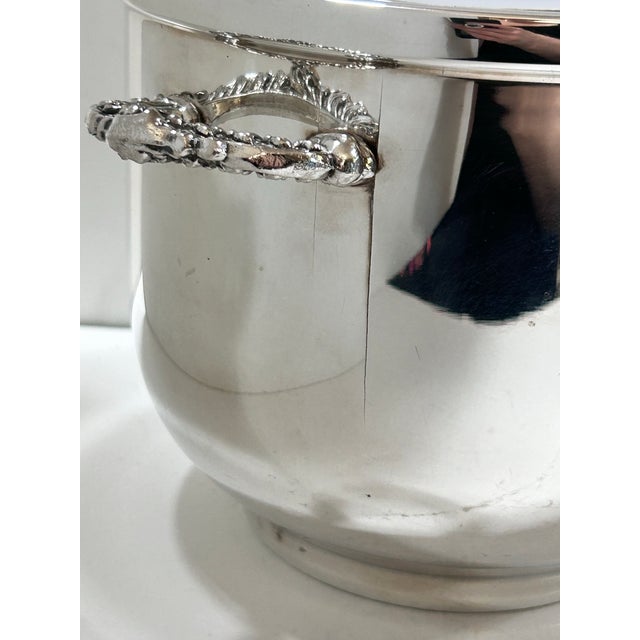 Vintage Silverplate Ice Bucket With Glass Liner – English Silver Mfg. Corp. For Sale - Image 11 of 12