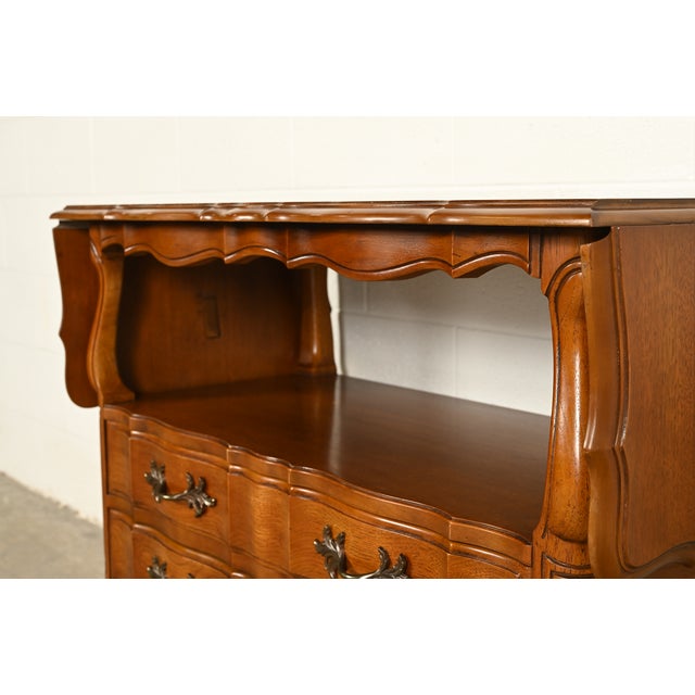 Thomasville French Provincial Louis XV Carved Walnut Buffet Server or Bar Cart, Circa 1970s For Sale - Image 13 of 17