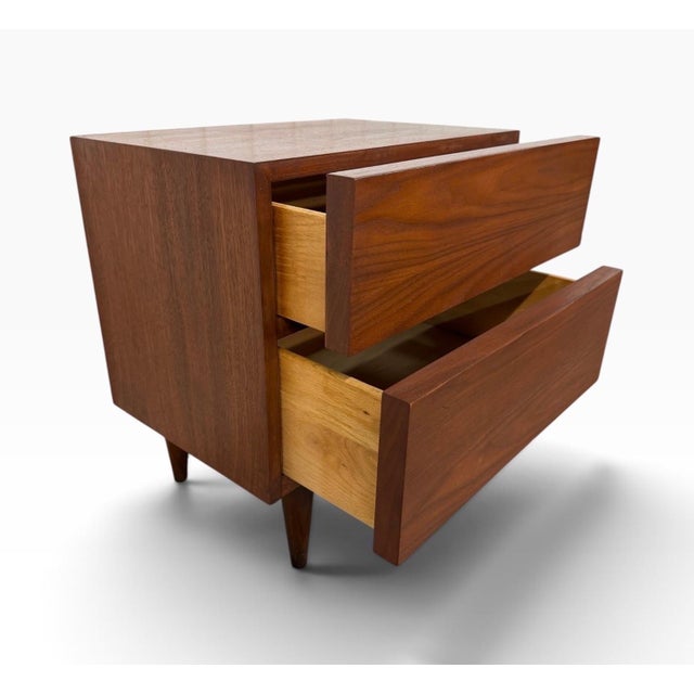 Wood Mid-Century Modern American of Martinsville Walnut Nightstands - Set of 2 For Sale - Image 7 of 8