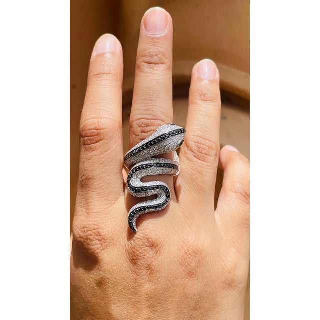 18k Gold Nature-Inspired Black & White Diamond Snake Cocktail Ring Size 7 For Sale - Image 10 of 16