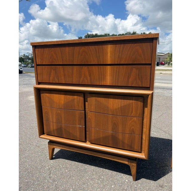 Fully-Refinished Mid Century United Diamond Front Dresser Set For Sale - Image 10 of 16