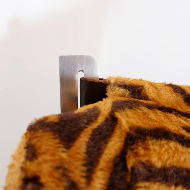 Orange Mid-Century Modern Rocking Chair in Faux Fur and Brushed Aluminum from Hans Kaufeld, 1970s For Sale - Image 8 of 18