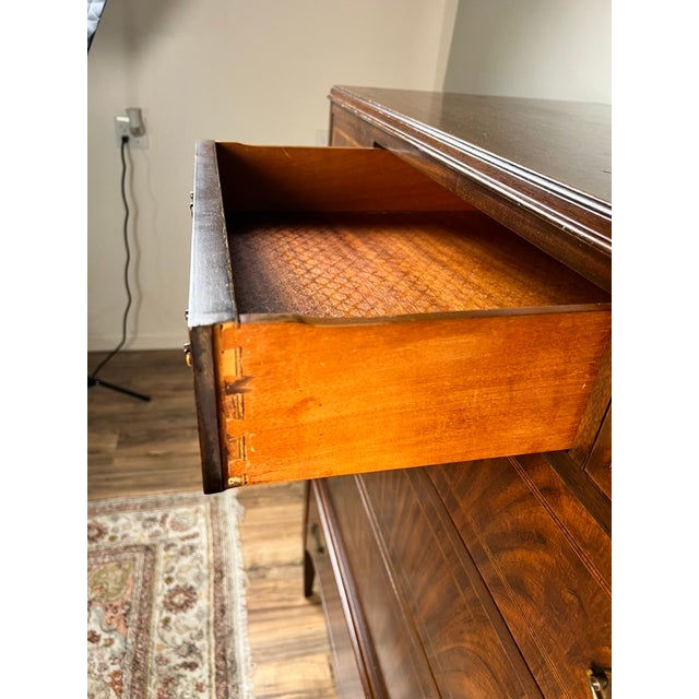 Vintage Dutch Woodcraft Shops Federal Style Flame Mahogany Chest on Stand C. 1945–1955 For Sale - Image 9 of 10
