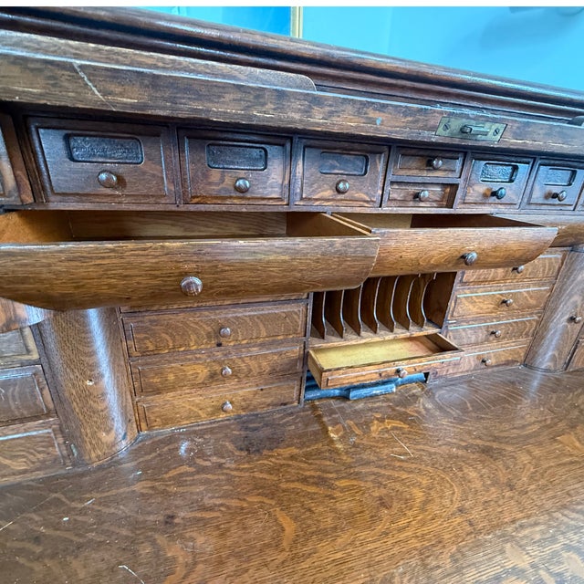Antique American Quarter-Sawn Oak S-Roll-Top Executive Desk, Circa 1900 For Sale In Boston - Image 6 of 9