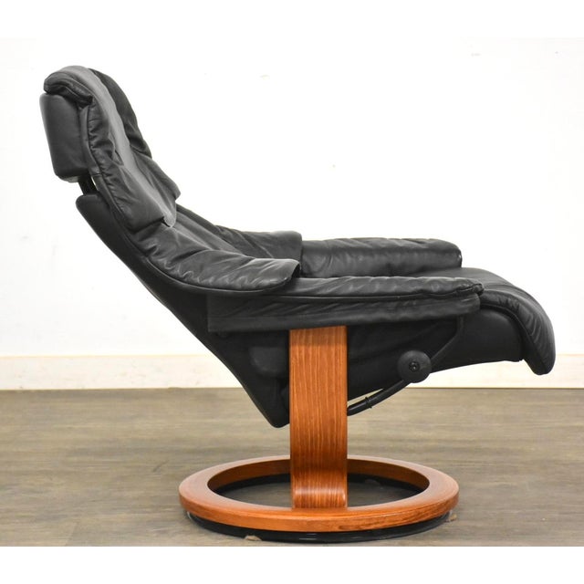 Mid-Century Modern 1960s Ekornes Stressless Black Leather Recling Chair For Sale - Image 3 of 9