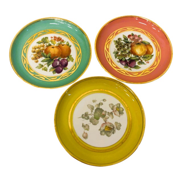 Late 20th Century Vintage Hyalyn Porcelain Gold Rim Collector Plates - Set of 3 For Sale