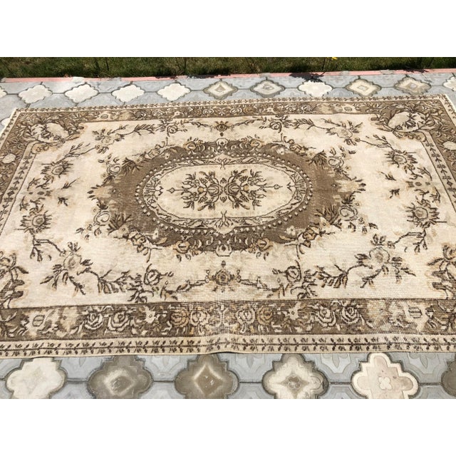 Vintage White Wool Rug For Sale In Tampa - Image 6 of 9