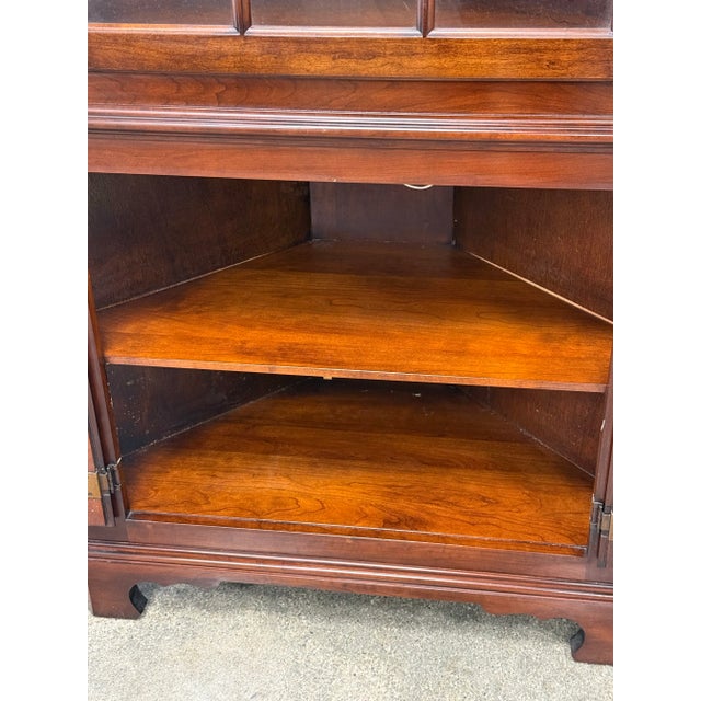 1980s Vintage Statton Georgian Oldtowne Cherry Corner Cabinet For Sale - Image 5 of 11