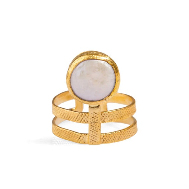 Brass Isis Pearl & Gold Chunky Mystic Ring, Size 4 For Sale - Image 8 of 8