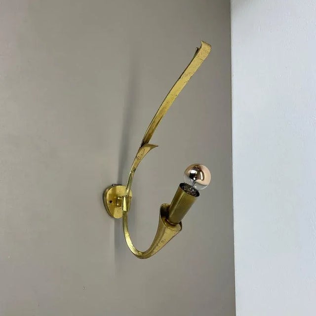 Minimalist Brass Theatre Wall Light in the style of Stilnovo and Gio Ponti, Italy, 1950s For Sale - Image 10 of 18