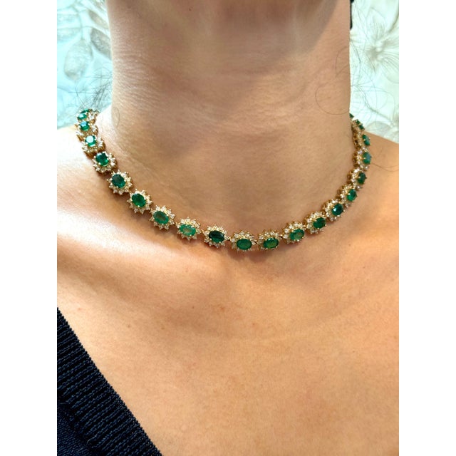 35 Ct Oval Shape Natural Zambian Emerald & 20 Carat Diamond Necklace , 17 Inch For Sale - Image 12 of 18