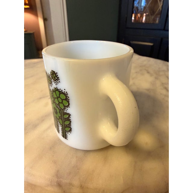 Mid-Century Modern Vintage Hazel Atlas "Flower Power" Milk Glass Coffee Mugs '60s - Mid-Century Retro - Set of 4 For Sale - Image 3 of 17