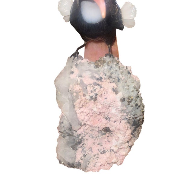 Gemstone Idar-Oberstein Gemstone Oriole on Quartz Base Sculpture. Germany, 20th Century. For Sale - Image 7 of 9