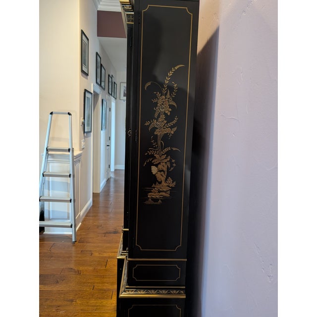 Drexel Drexel Heritage Asian-Inspired Chinoiserie Lacquer Display Cabinet, Attributed For Sale - Image 4 of 14
