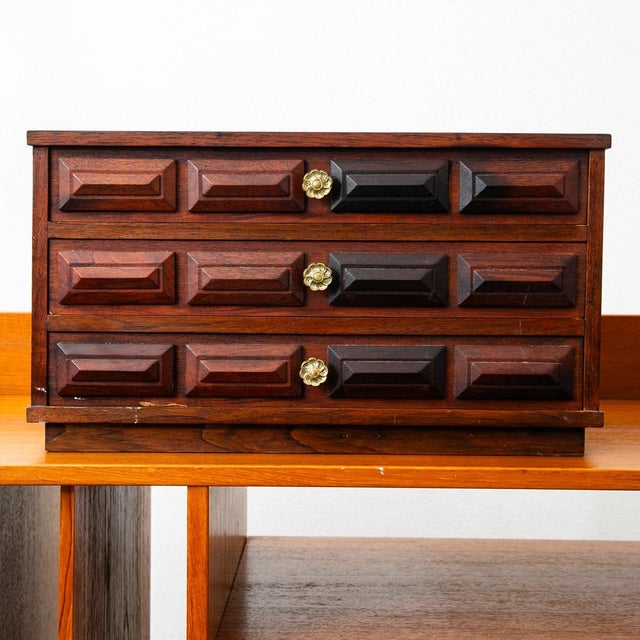 20thC Mid Century Modern Jewelry Chest Three Drawer Walnut Drawer Ricardo Lynn & Co For Sale - Image 12 of 12